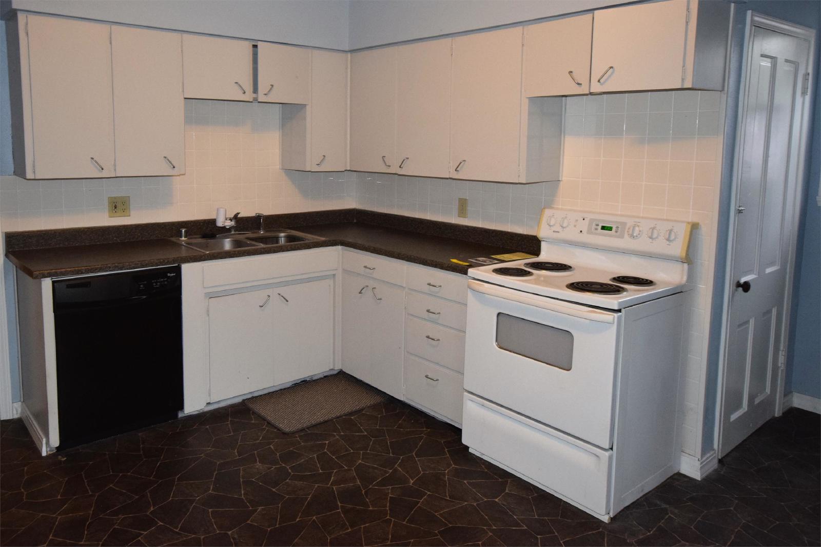 400 Walnut St - 1 property image