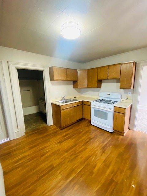 527 Merritt Avenue - 2 property image