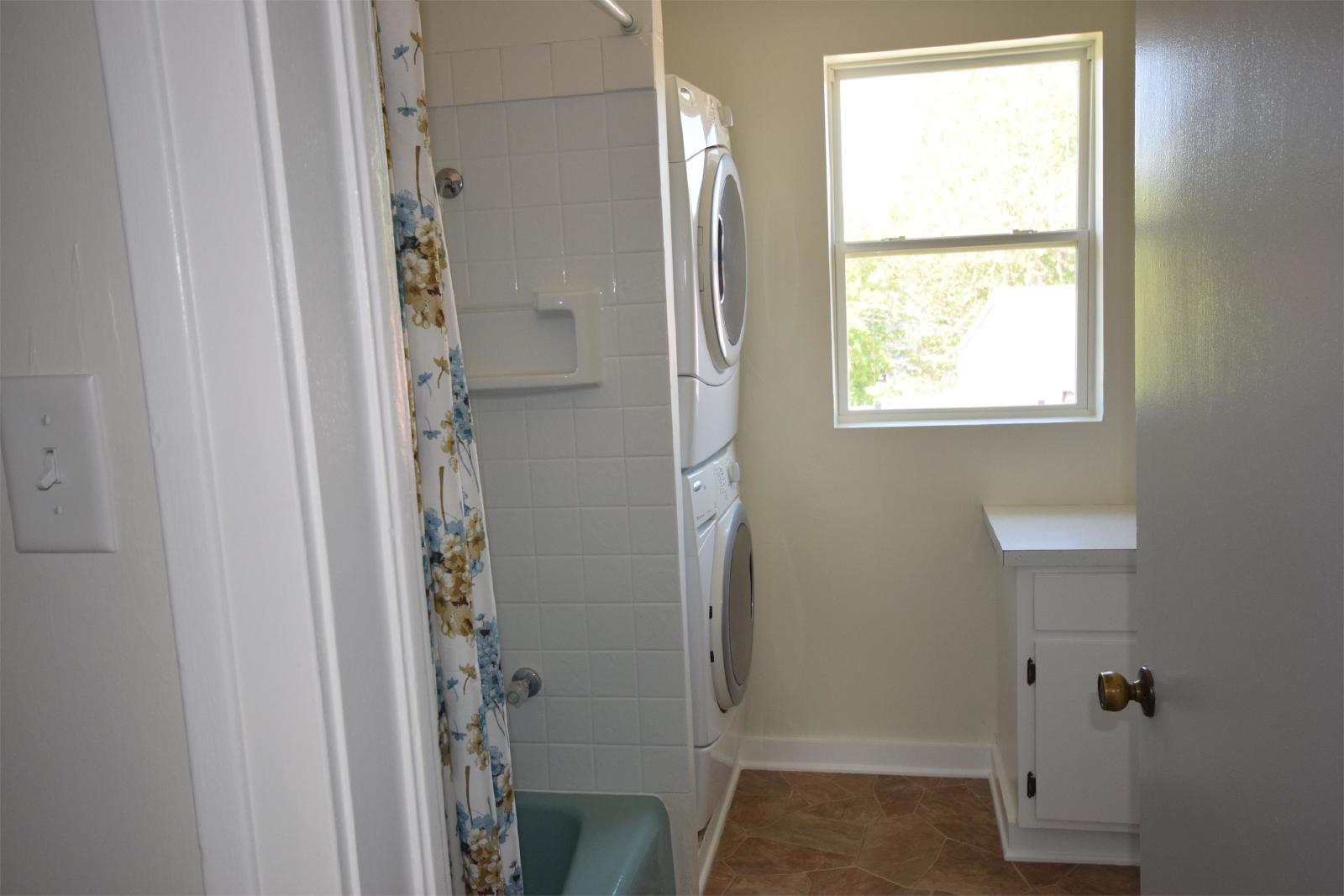 1296 Manitowoc Road - 3 property image